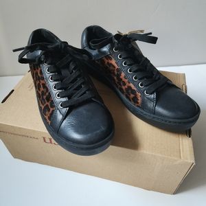 Born Sneakers size 6